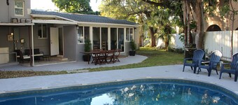 4/3 Beautiful House with a huge lot & Parking(Heated Pool)