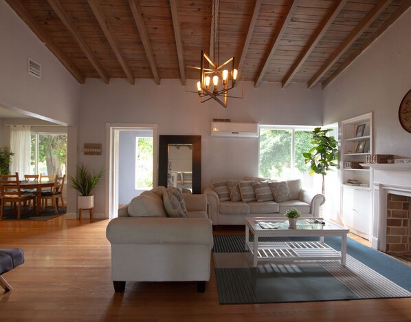 TV, fireplace, ping pong