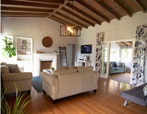 TV, fireplace, ping pong