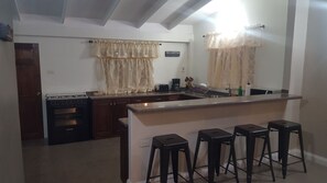 Fridge, microwave, oven, stovetop - Relaxing, private, family friendly, 3 bedroom home (Couva)