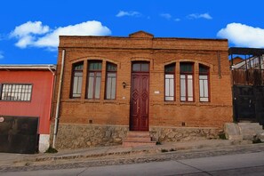 Fachada de la propiedad