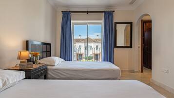 2 slaapkamers, een kluis op de kamer, een strijkplank/strijkijzer