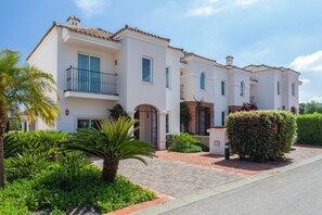 Exterior - Luxury 2 bedroom Frontline Golf Townhouse with shared pool in a gated community (Arcos de la Frontera)