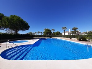 Outdoor pool - Luxury 2 bedroom Frontline Golf Townhouse with shared pool in a gated community (Arcos de la Frontera)