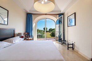 2 bedrooms, in-room safe, iron/ironing board, travel cot - Luxury 2 bedroom Frontline Golf Townhouse with shared pool in a gated community (Arcos de la Frontera)