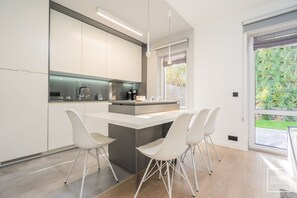 Luxury Apartment, 3 Bedrooms | Private kitchenette | Oven, stovetop, dishwasher, electric kettle - Premium Apartments in Wadowice (Wadowice)