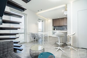 Exclusive Apartment, 3 Bedrooms | Private kitchen | Oven, stovetop, dishwasher, electric kettle - Premium Apartments in Wadowice (Wadowice)