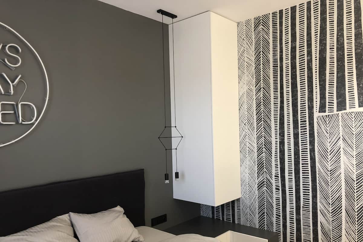 Premium Suite | 3 bedrooms, premium bedding, pillowtop beds, laptop workspace