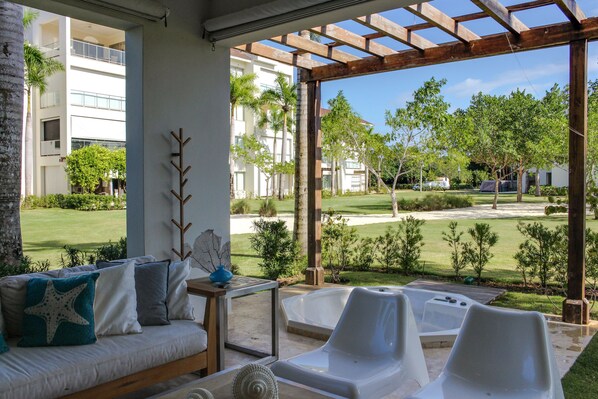 Chambre Triple Supérieure, 3 chambres, cuisine | Coin séjour | Télévision LCD de 42 pouces avec chaînes par câble, télévision