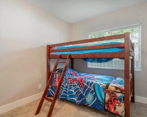 4 chambres, fer et planche à repasser, Wi-Fi, draps fournis