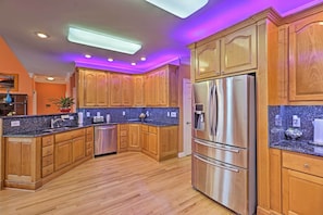 Fridge, microwave, stovetop, dishwasher - Stunning Duluth Family House w/ Fireplace & Patio! (Duluth)