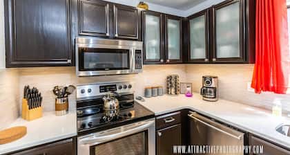 Charming Townhouse at Camelback - Great Location! SKI ON/OFF