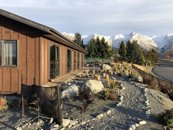 المنطقة المحيطة بالمنشأة