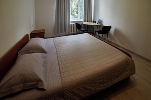 Standard Double Room | Premium bedding, desk, iron/ironing board, free WiFi - Sacvoyage (Kyiv)