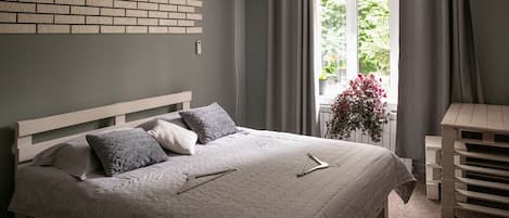 Ropa de cama de alta calidad y escritorio