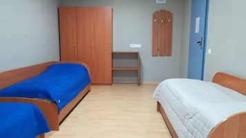 Premium bedding, desk, iron/ironing board, free WiFi