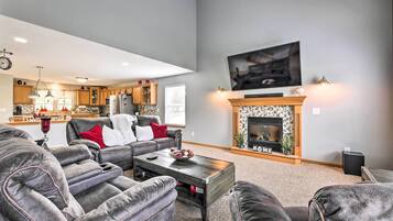 Fernseher, Kamin, Videospiele, DVD-Player