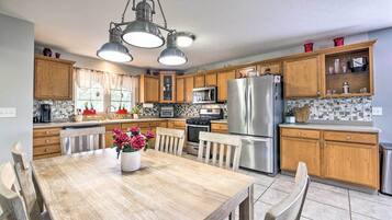 Kühlschrank, Mikrowelle, Herdplatte, Geschirrspüler