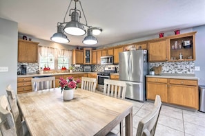 Fridge, microwave, stovetop, dishwasher