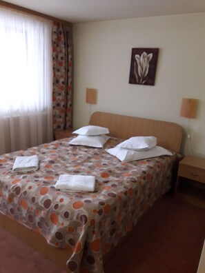 Dobbeltrom – superior, 1 soverom, resort-utsikt | Minibar, skrivebord, strykejern/-brett og wi-fi (inkludert)