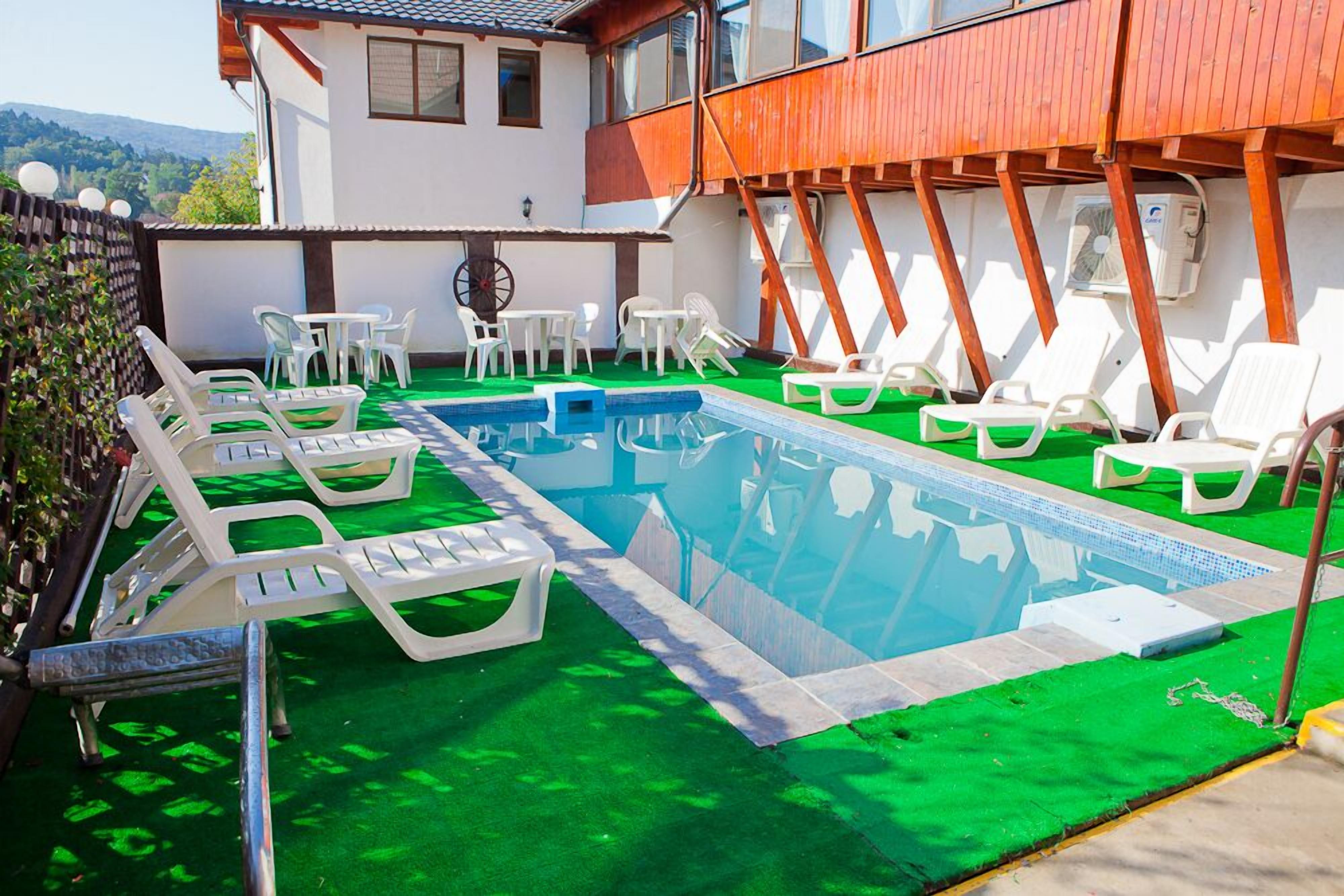 حمّام سباحة خارجي موسمي