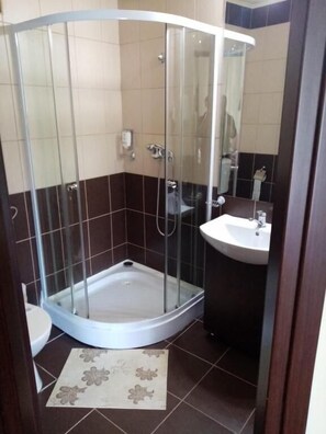 Economy Room, 1 Double Bed, Resort View | Minibar, desk, iron/ironing board, free WiFi - Casa Bazna (Bazna)