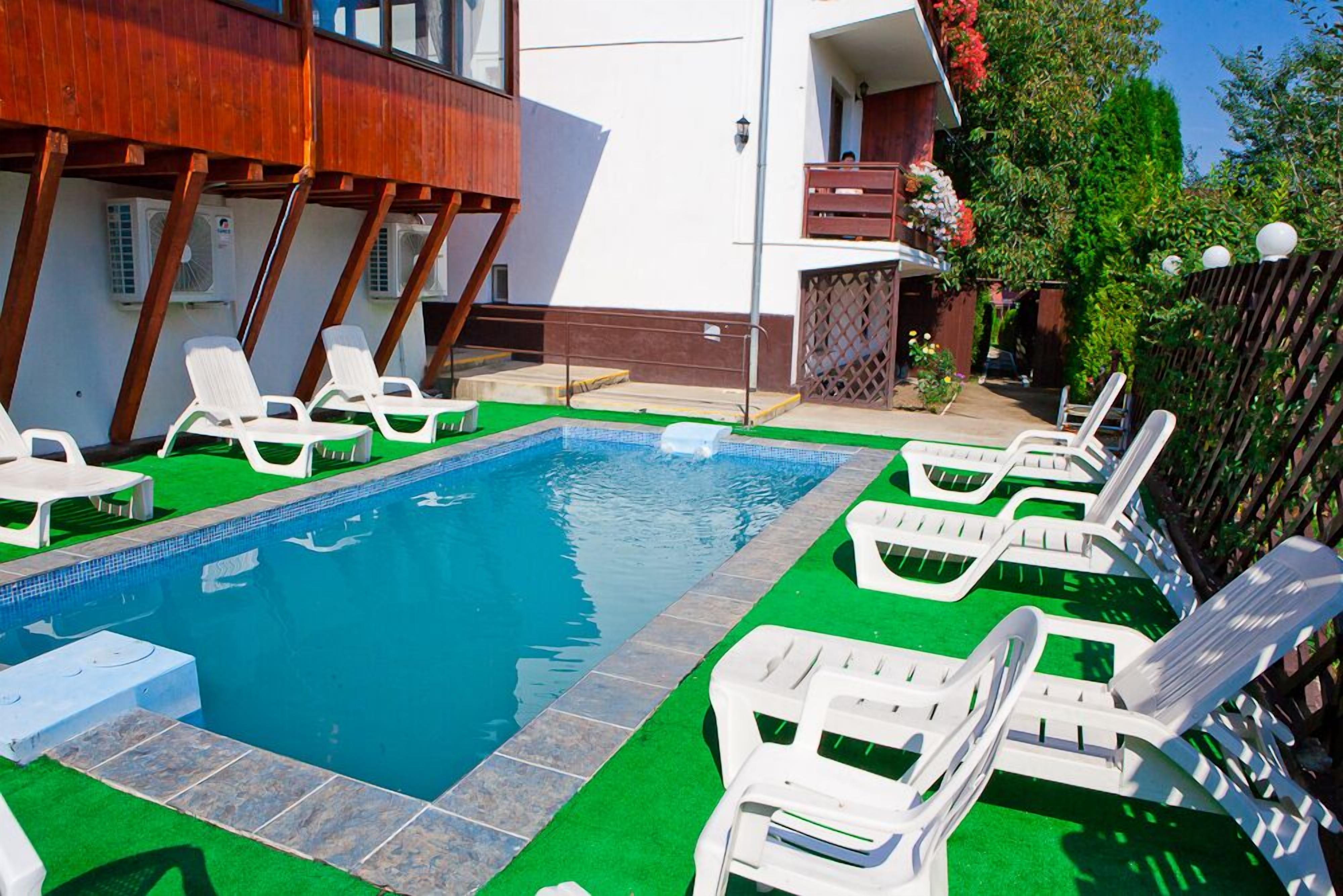 Seasonal outdoor pool