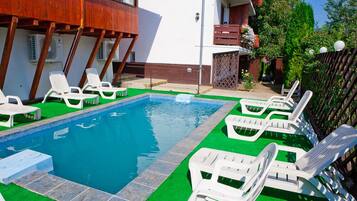 Seasonal outdoor pool