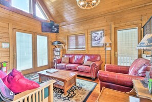 TV, fireplace, DVD player, video library - Deck & Dry Sauna! Fairplay 'High Creek Hideaway' (Fairplay)