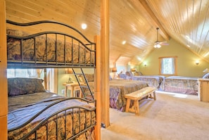 5 bedrooms, iron/ironing board, internet, bed sheets