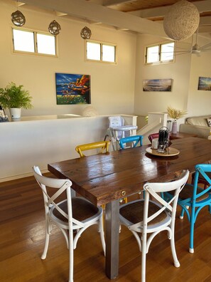 Dining - Jan Juc Beach Break - Walk to Beach, Pet Friendly (Jan Juc)