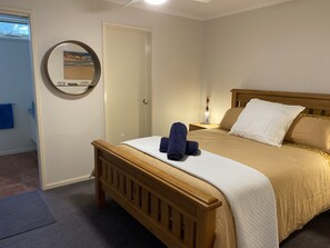 4 Schlafzimmer, Schreibtisch, Bügeleisen/Bügelbrett, kostenloses WLAN