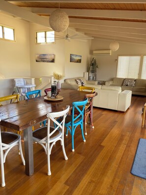 Dining - Jan Juc Beach Break - Walk to Beach, Pet Friendly (Jan Juc)