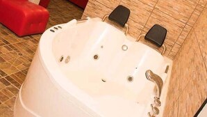 Luxe suite, 1 tweepersoonsbed, bubbelbad | Bubbelbad