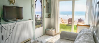 Moody Beach Front Studio Cottage WIFI