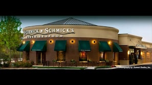 Fresh seafood restaurant
(4.0 mi) - Exotic House - Few minutess from O'Hare and Chicago (Des Plaines)