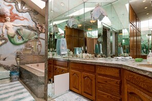 Combined shower/tub, jetted tub, hair dryer, towels - Beachfront and Ocean Views - Large Spacious Home (Oceanside)