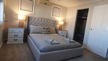 3 bedrooms, desk, iron/ironing board, travel cot