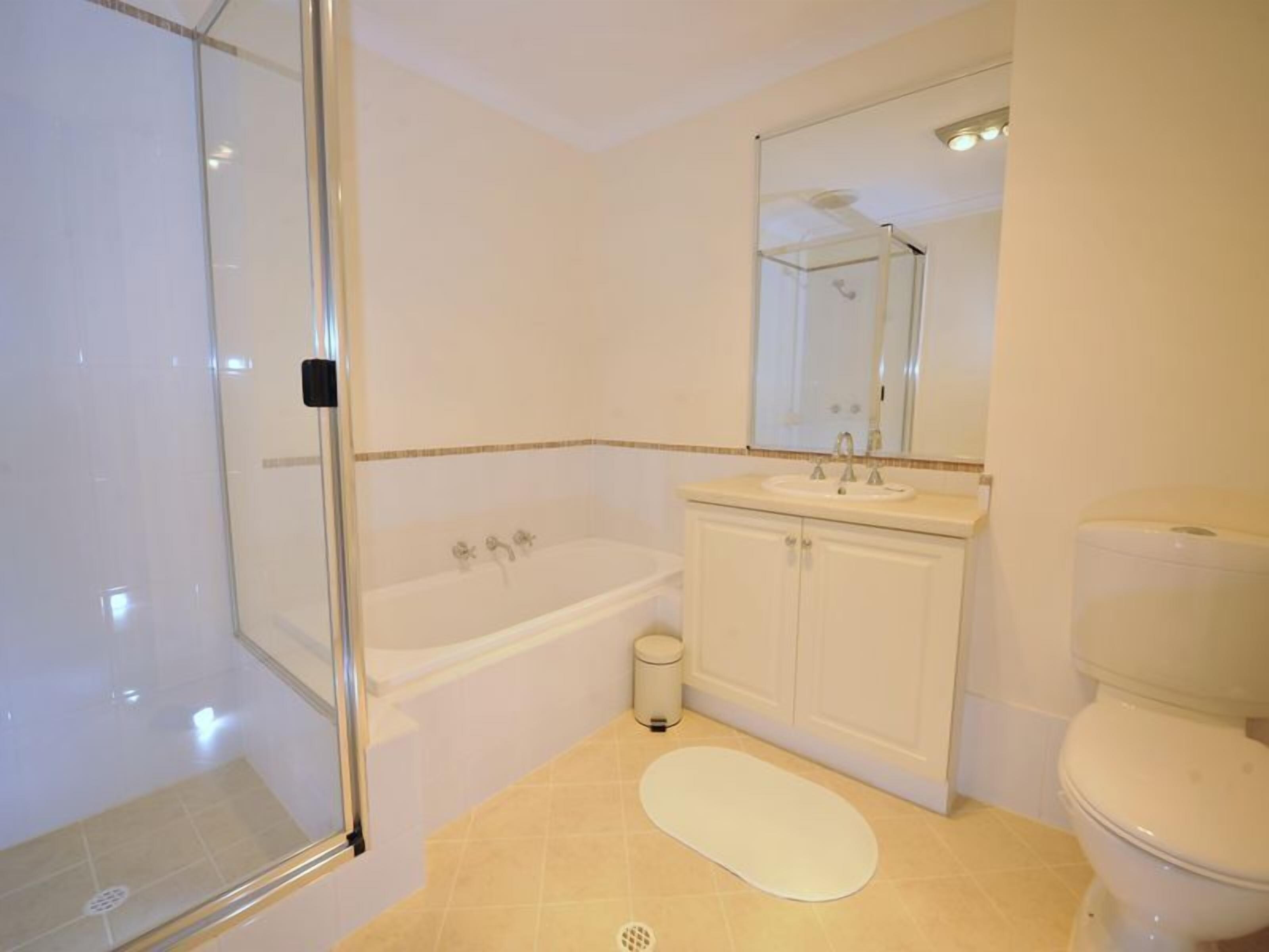 Palm Beach Manor ... — image 5