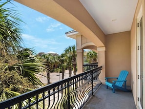 Property grounds - Spacious Rental, Three Story Townhome, Close to Pool (Miramar Beach)