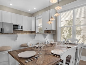 Dining - Spacious Rental, Three Story Townhome, Close to Pool (Miramar Beach)