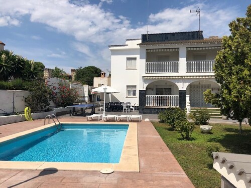 VILLA WITH PRIVATE POOL, A 7 MINUTES FROM THE BEACH AND ONLY 15 KMS OF PORT AVENTURA, -