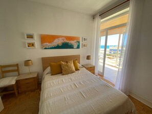 2 bedrooms, iron/ironing board, free WiFi, bed sheets - Pisces - 50m from the Beach. 2 bedrooms, 2 WC, AC, WiFi, Sea View, Park (Portimão)