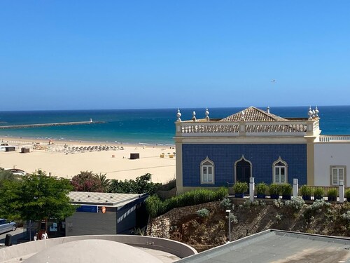 Poisson - 50m de la plage. 2 chambres, 2 WC, AC, WiFi, Vue Mer, Parc