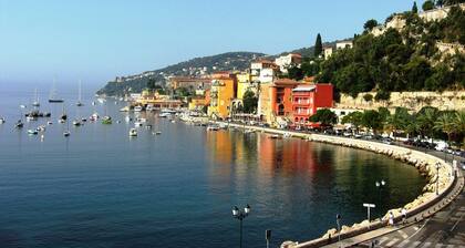 Appartement de luxe 2 chambres Ă coucher prĂšs de la plage avec grande terrasse et vue sur la mer