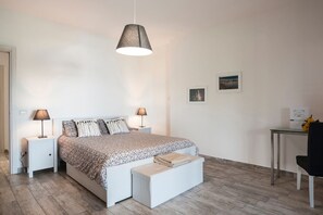 2 soverom, strykejern/-brett, reiseseng for barn og wi-fi