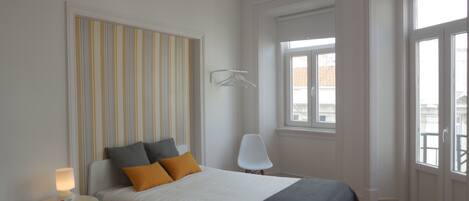 4 makuuhuonetta, silitysrauta/-lauta, vauvan matkasänky, Wi-Fi