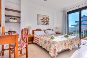 2 slaapkamers, een strijkplank/strijkijzer, wifi, beddengoed