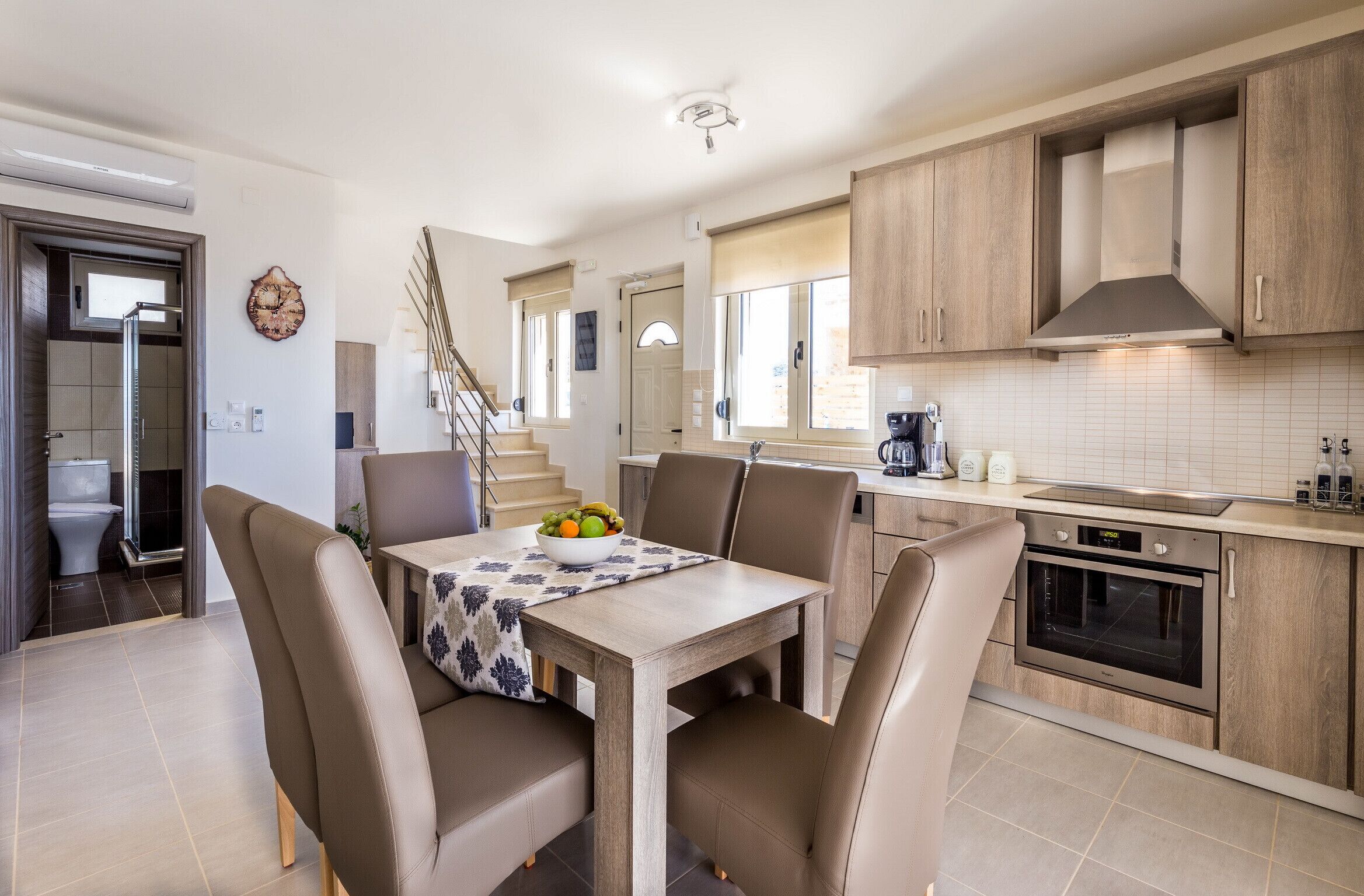 Fridge, oven, dishwasher, coffee/tea maker