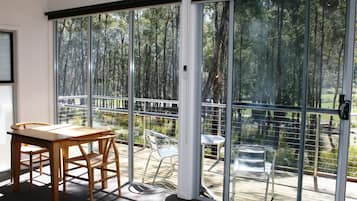 Studio, 1 keskisuuri parisänky, kylpyhuone makuuhuoneen yhteydessä | Ruokailu omassa huoneessa